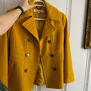 Beautiful yellow peacoat - size 6